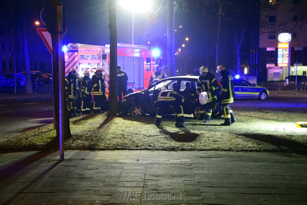 VU PKW Baum Koeln Deutz Deutz Kalkerstr P16.JPG - Miklos Laubert